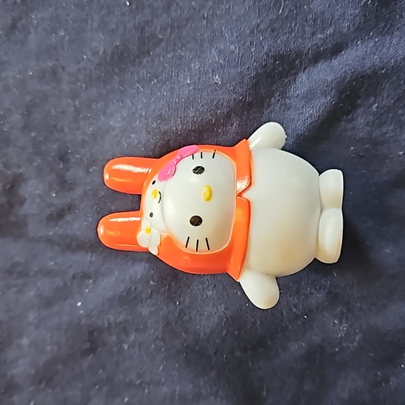 Sanrio Hello Kitty bundle standing mirror, make-up case, Keychain, &  figure NWT - Picture 6 of 9